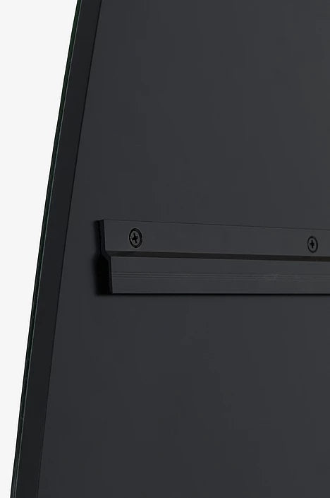 Solara – Väggspegel i rosatonat glas med organisk form