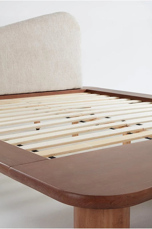 CASOLE sängram i chenille med 3D-gavel