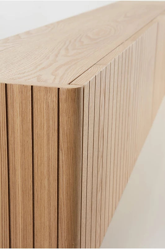 VALMONT Väggskåp – Retroinspirerad Förvaring i Askfaner