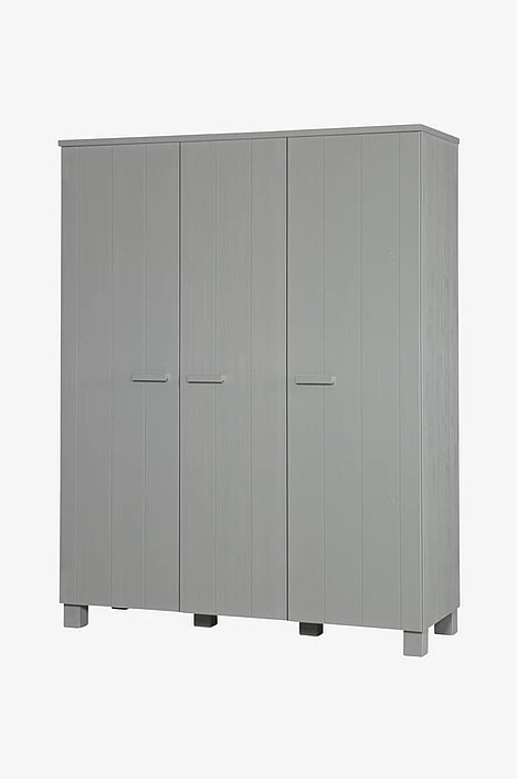 Haven – Rymlig garderob i borstad furu