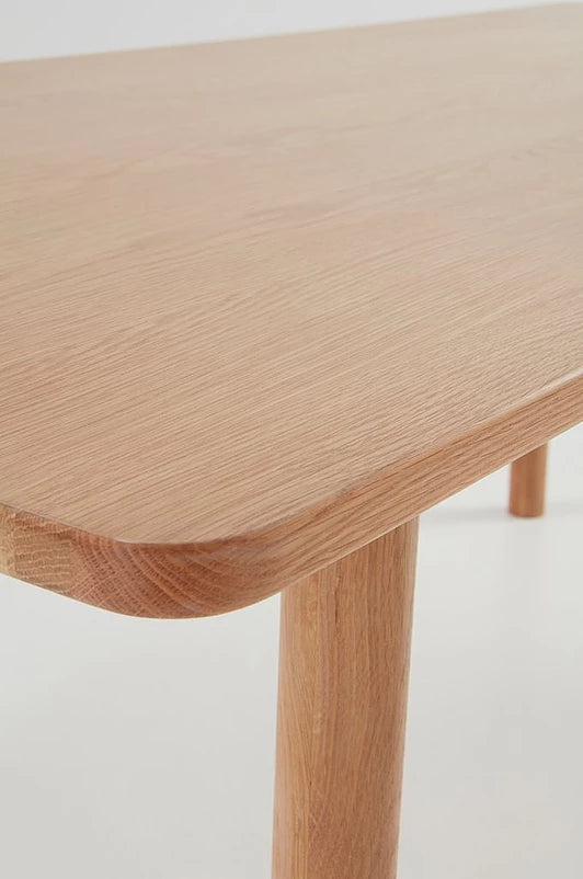 Erika – Skandinaviskt matbord i FSC-certifierad ek