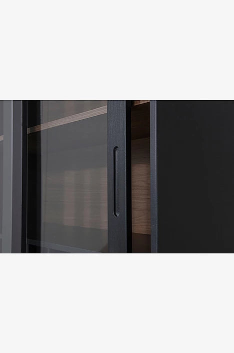 Elmer Vitrinskåp – Modern förvaring med generös rymd